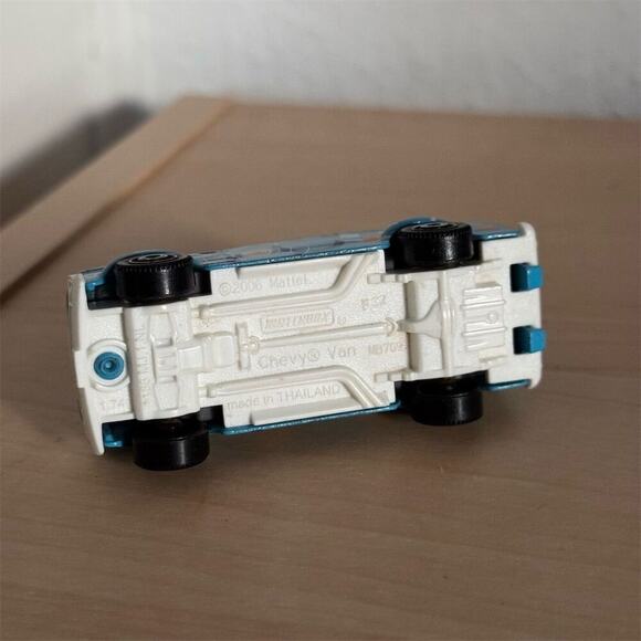 Matchbox Y2K 2006 Chevy Van WiFi Repair Diecast Model 1:74 Blue - Picture 8 of 8
